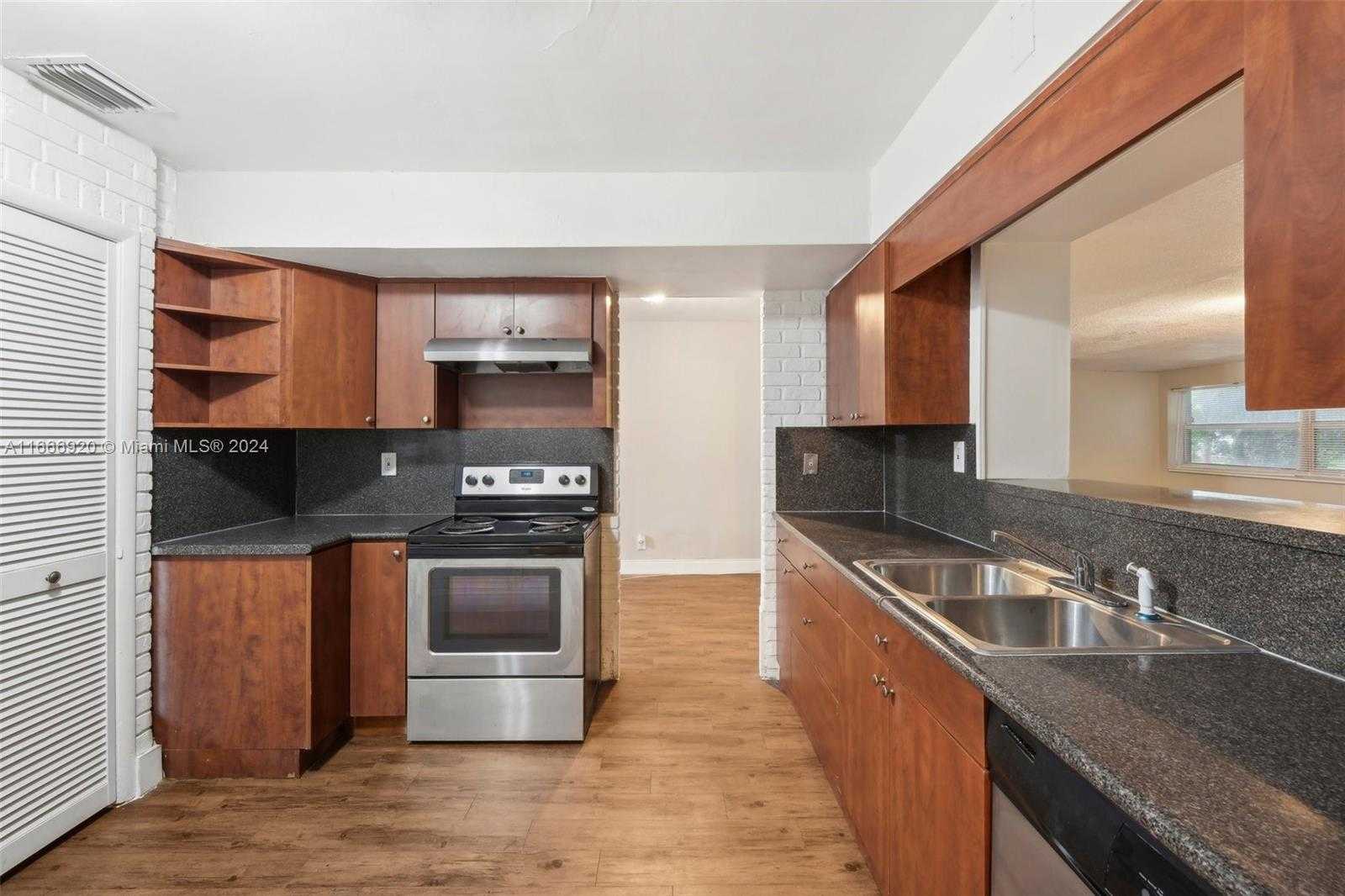 Small Image of 5801 ROYAL PALM BLVD, Margate Number 6