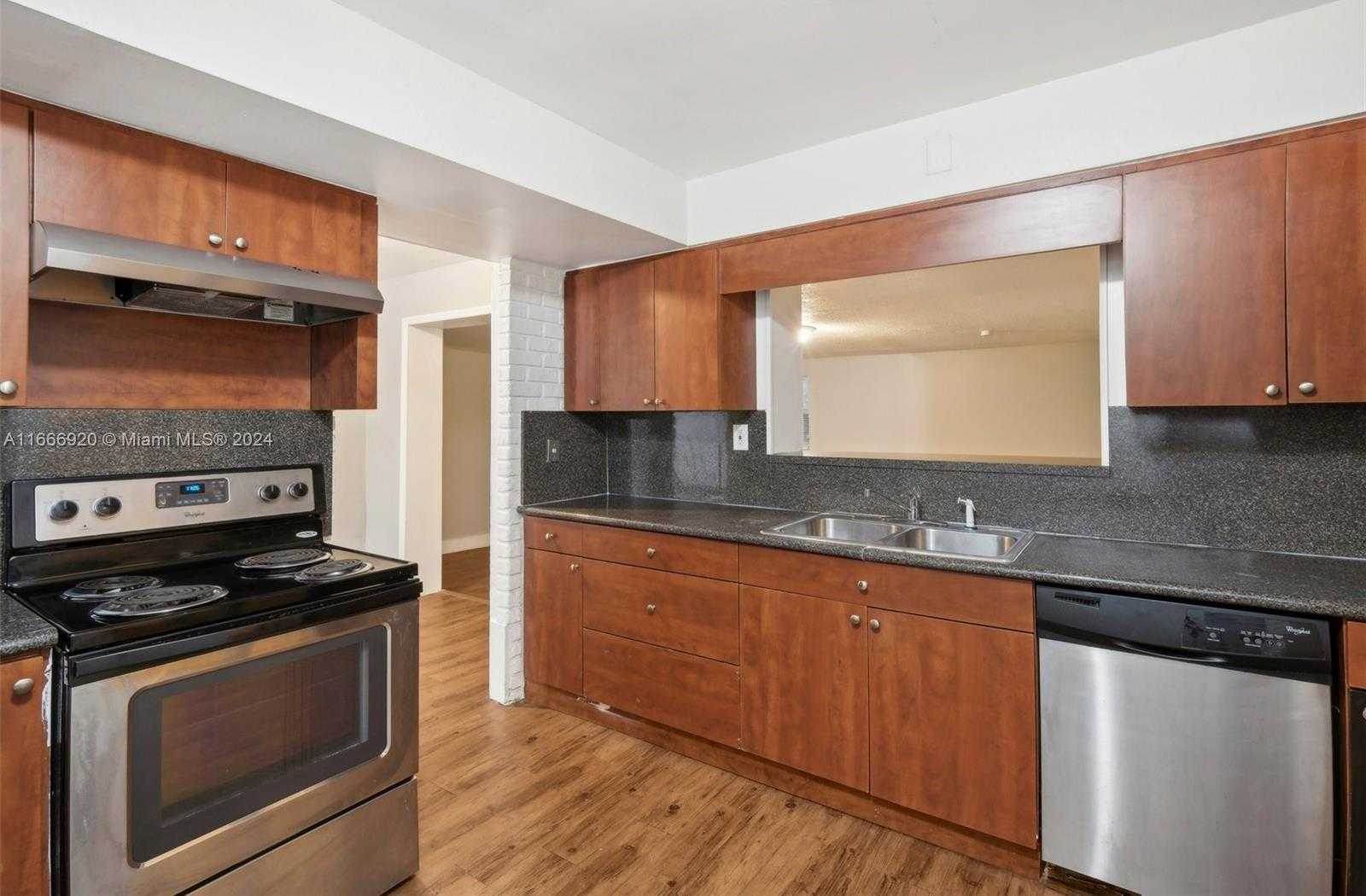 Small Image of 5801 ROYAL PALM BLVD, Margate Number 7