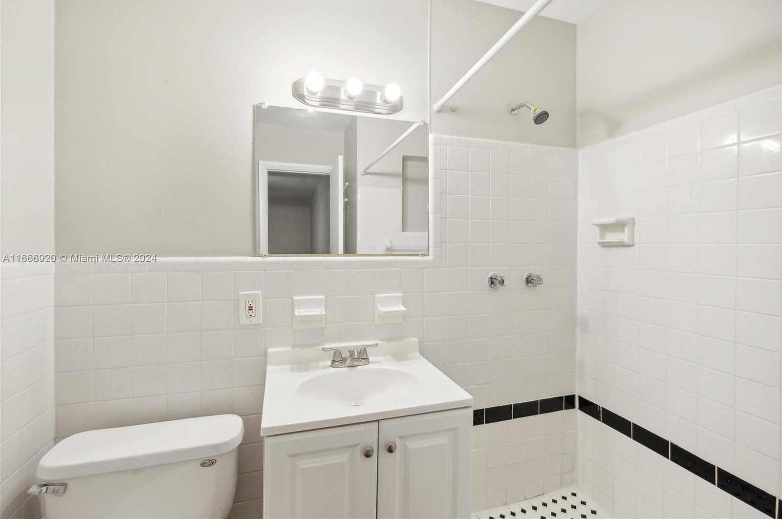 Small Image of 5801 ROYAL PALM BLVD, Margate Number 9
