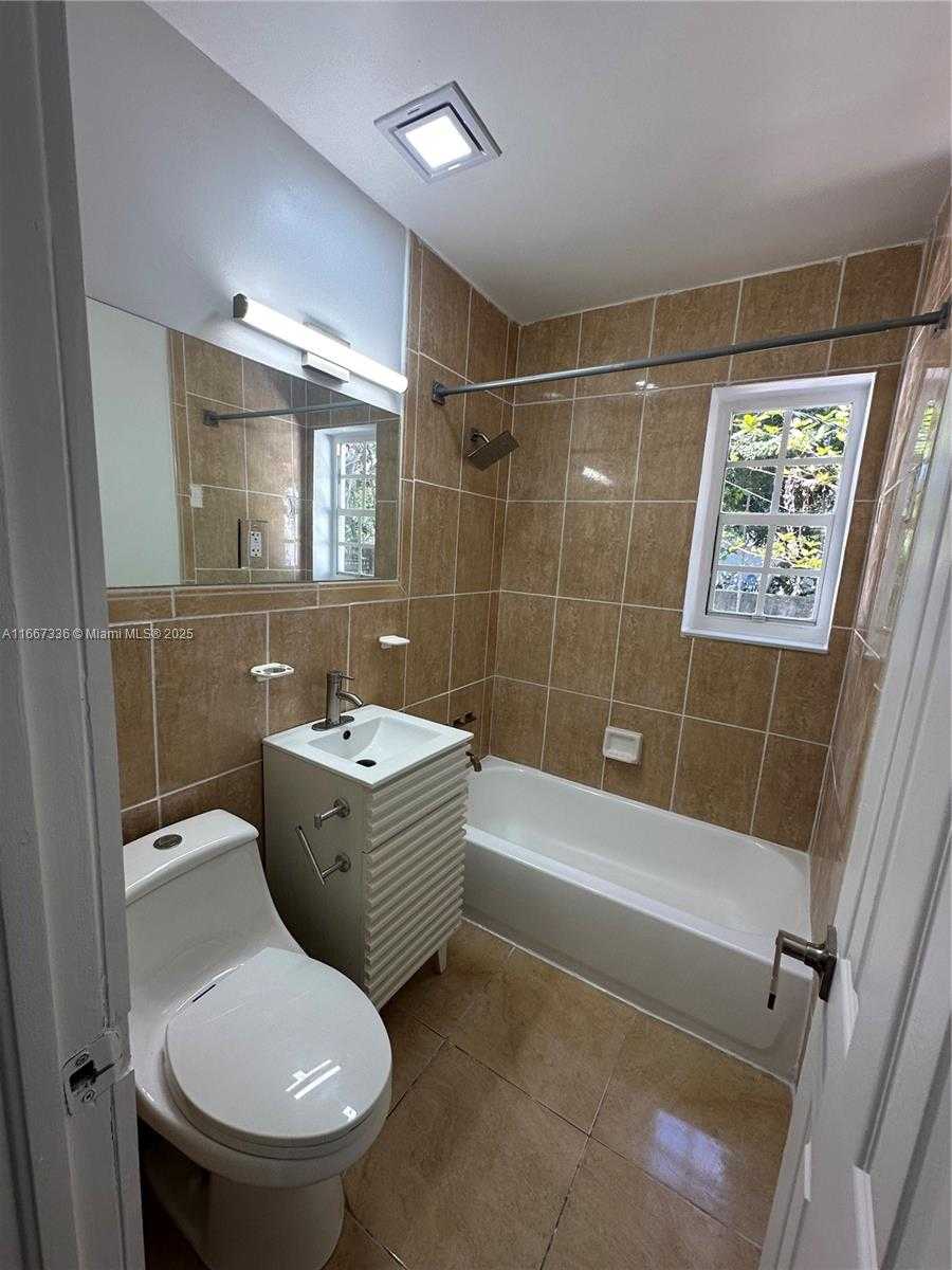 Small Image of 4725 NORTH EAST MIAMI CT, Miami Number 8