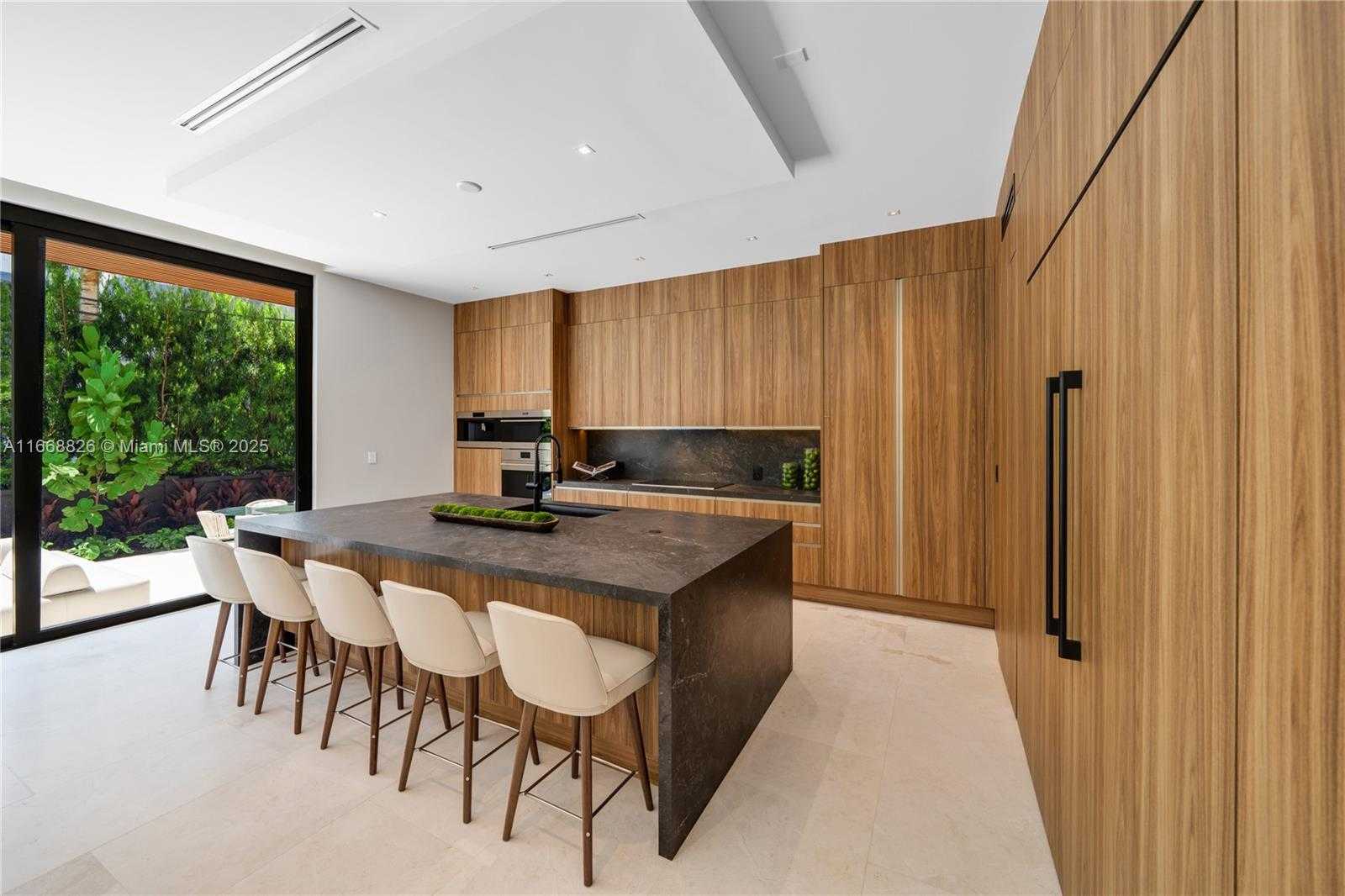 Small Image of 262 189TH TER, Sunny Isles Beach Number 4