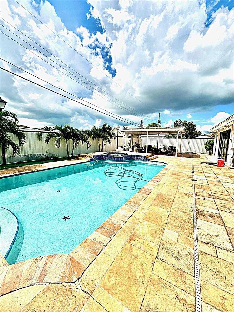 Small Image of 1214 WEST 80TH ST, Hialeah Number 2