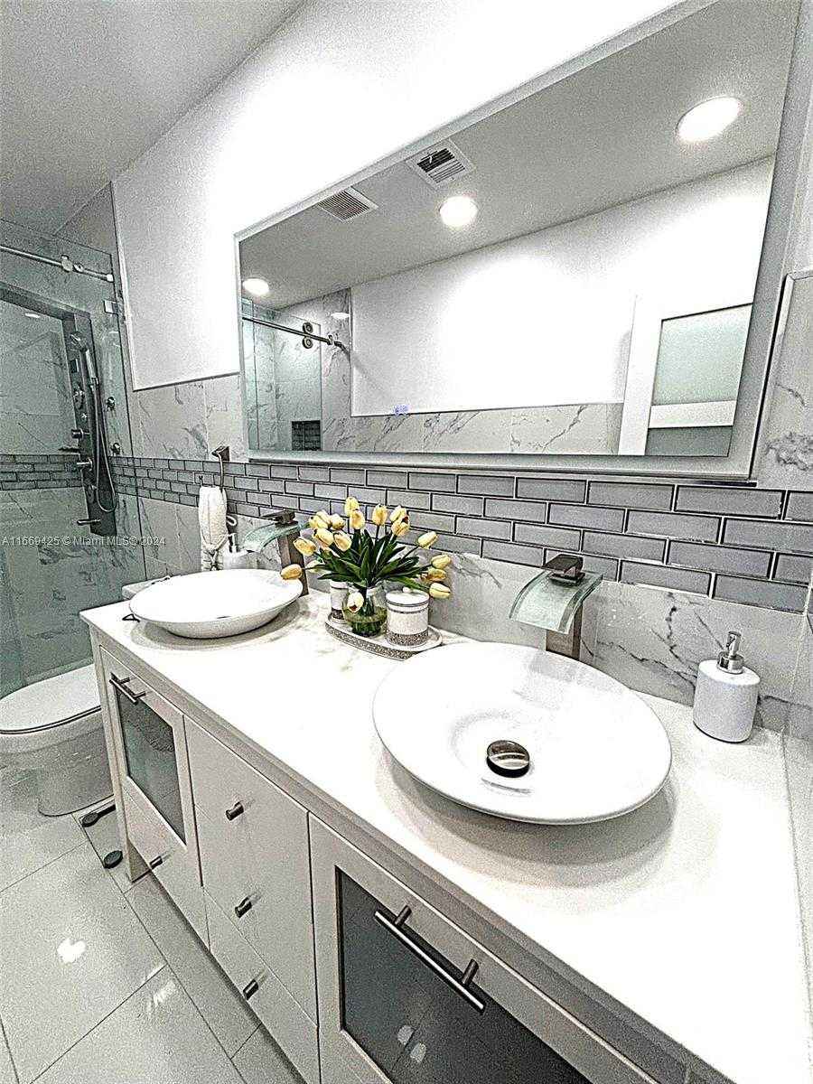 Small Image of 1214 WEST 80TH ST, Hialeah Number 22