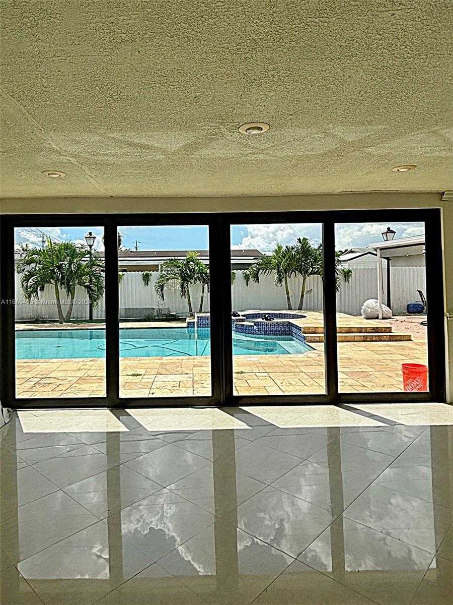 Small Image of 1214 WEST 80TH ST, Hialeah Number 3