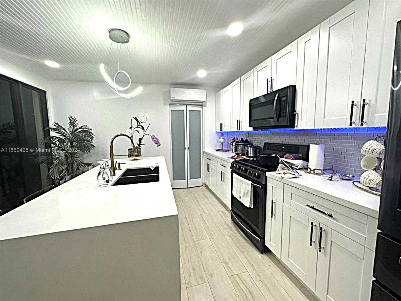 Small Image of 1214 WEST 80TH ST, Hialeah Number 6