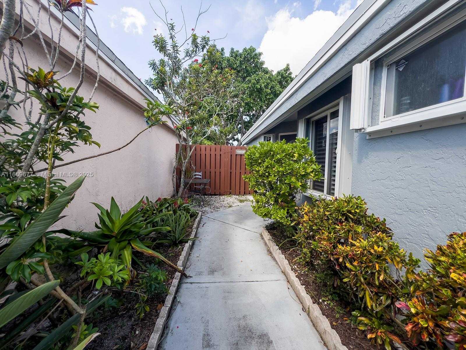 Small Image of 2051 NW 35th Terrace, Coconut Creek, FL 33066, USA Number 3