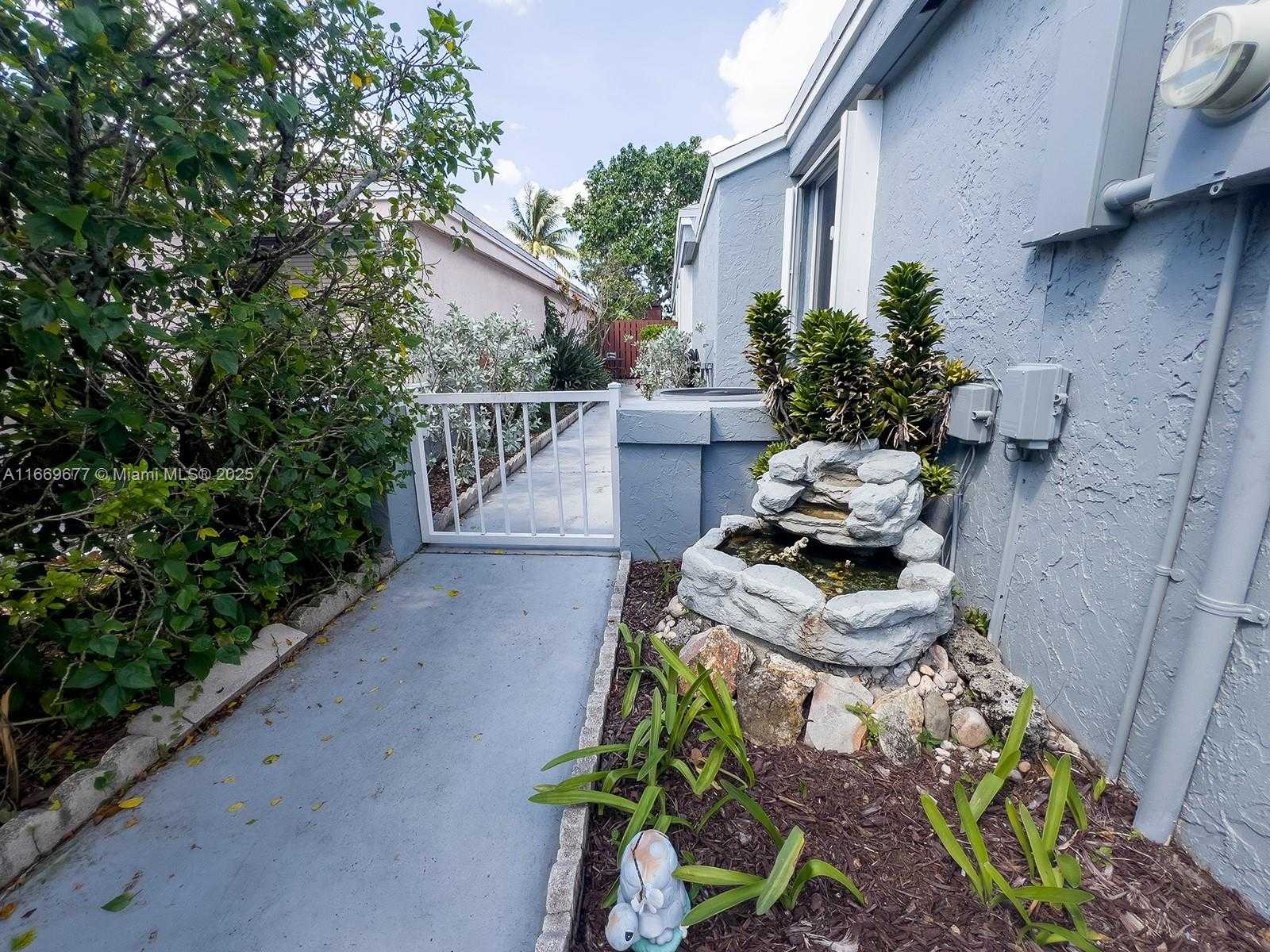 Small Image of 2051 NW 35th Terrace, Coconut Creek, FL 33066, USA Number 4