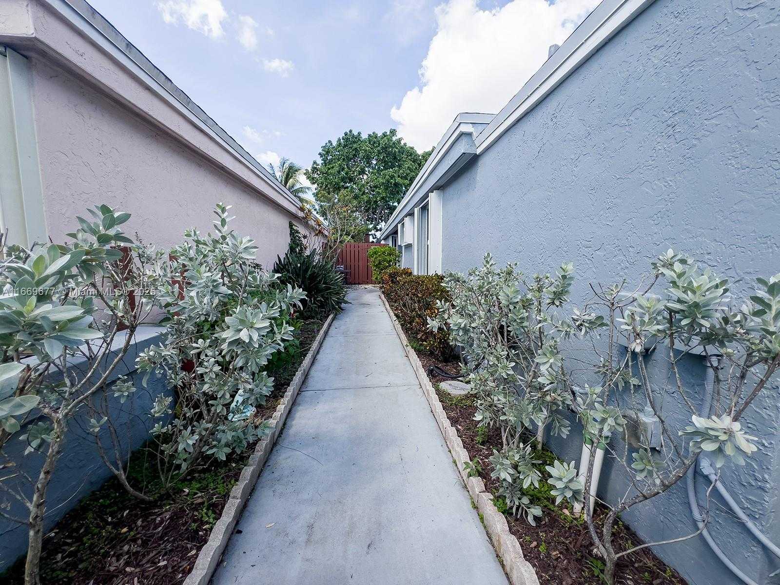 Small Image of 2051 NW 35th Terrace, Coconut Creek, FL 33066, USA Number 5