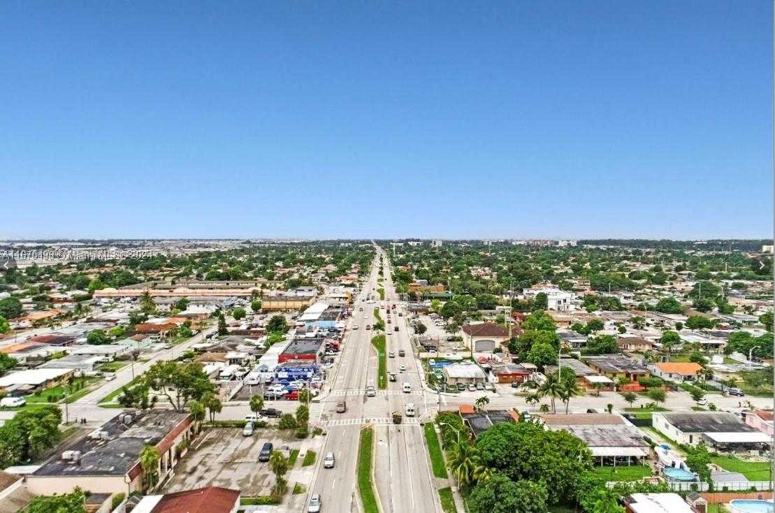 Small Image of 4264 EAST 8 CT, Hialeah Number 2