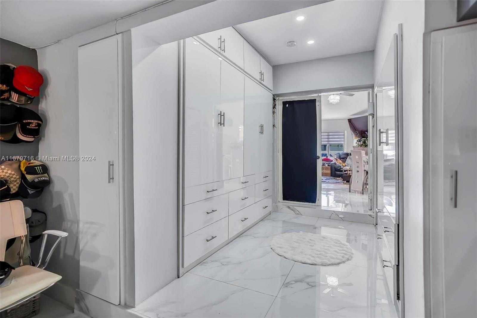 Small Image of 1369 BIARRITZ DR, Miami Beach Number 11