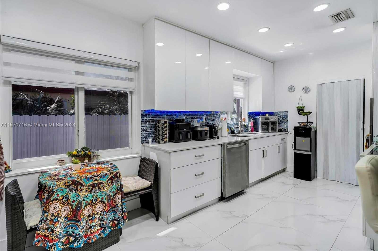 Small Image of 1369 BIARRITZ DR, Miami Beach Number 16