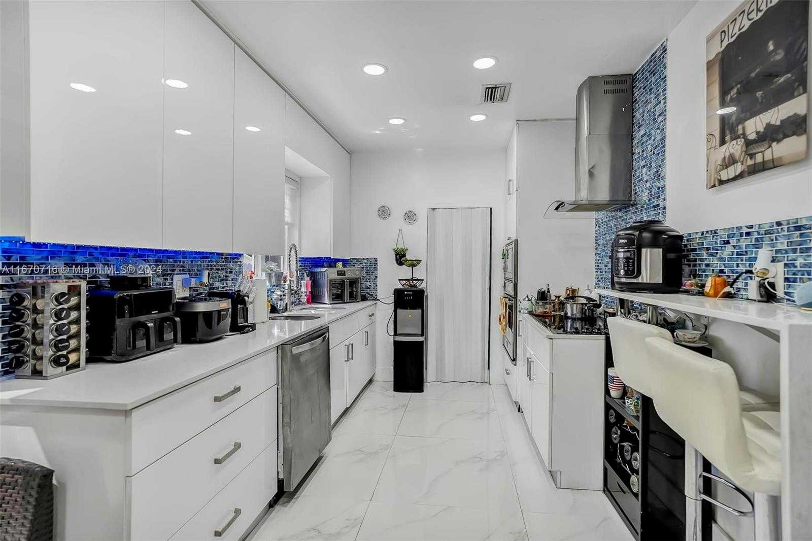 Small Image of 1369 BIARRITZ DR, Miami Beach Number 17