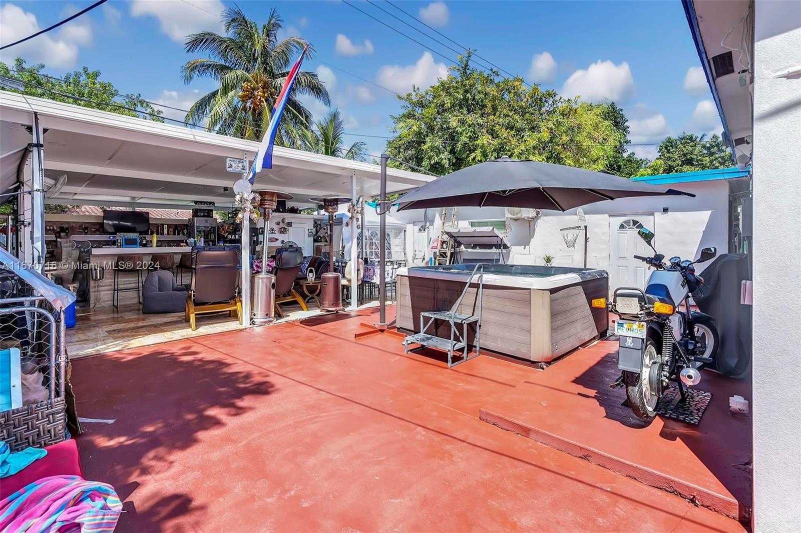 Small Image of 1369 BIARRITZ DR, Miami Beach Number 23