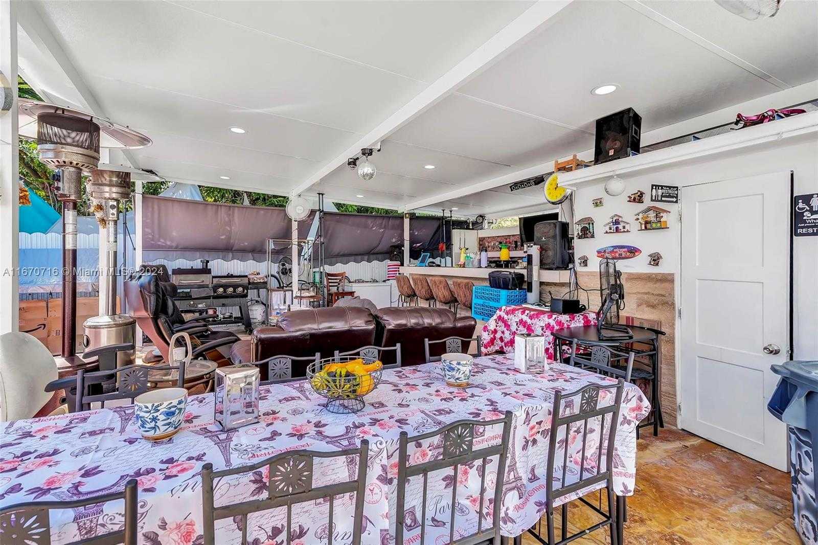 Small Image of 1369 BIARRITZ DR, Miami Beach Number 24