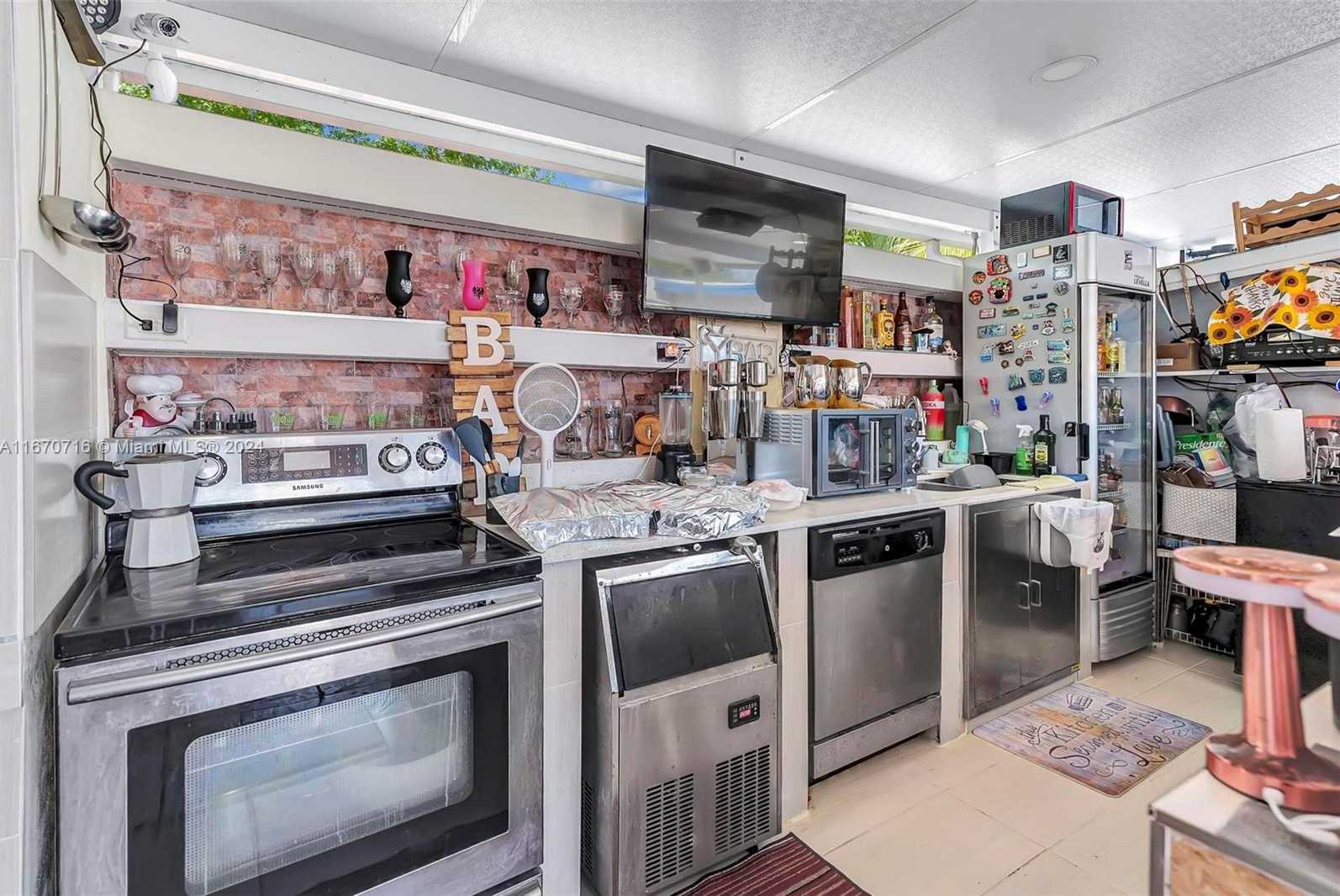 Small Image of 1369 BIARRITZ DR, Miami Beach Number 27
