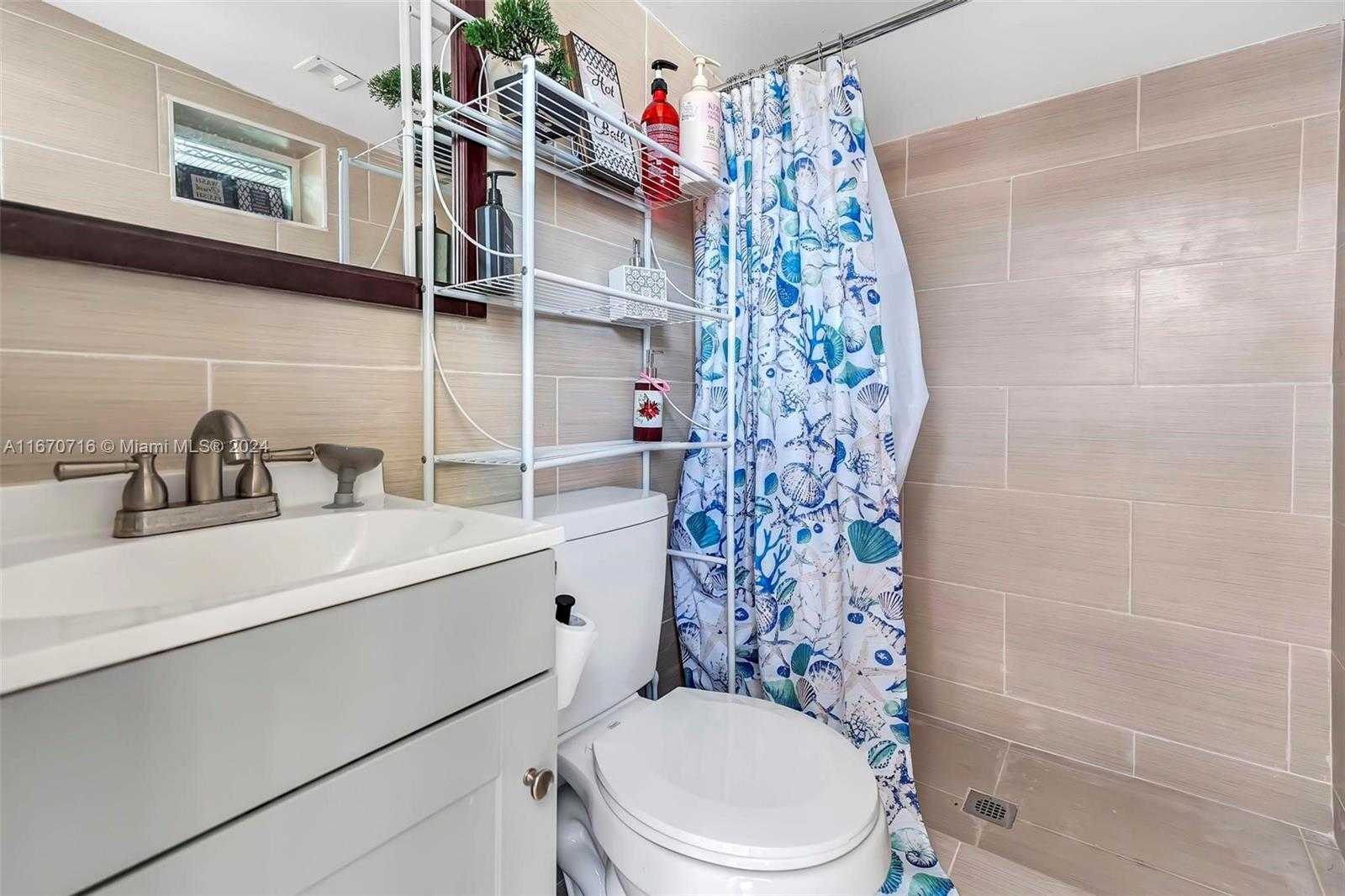 Small Image of 1369 BIARRITZ DR, Miami Beach Number 28