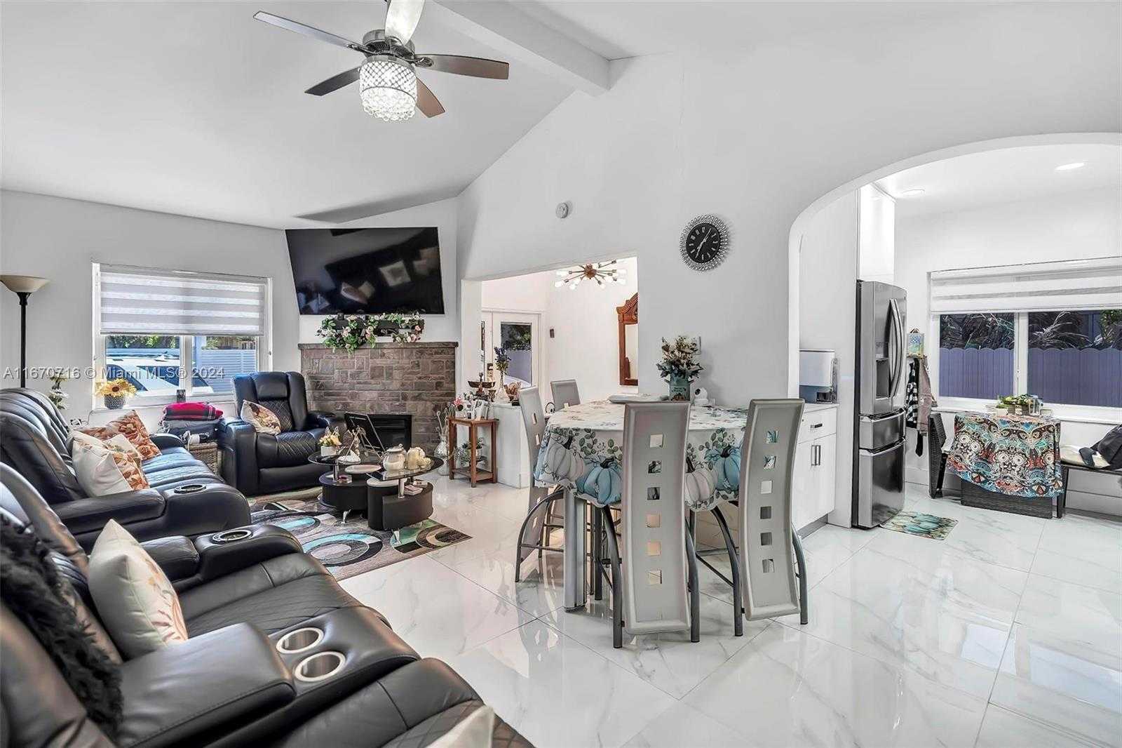 Small Image of 1369 BIARRITZ DR, Miami Beach Number 3