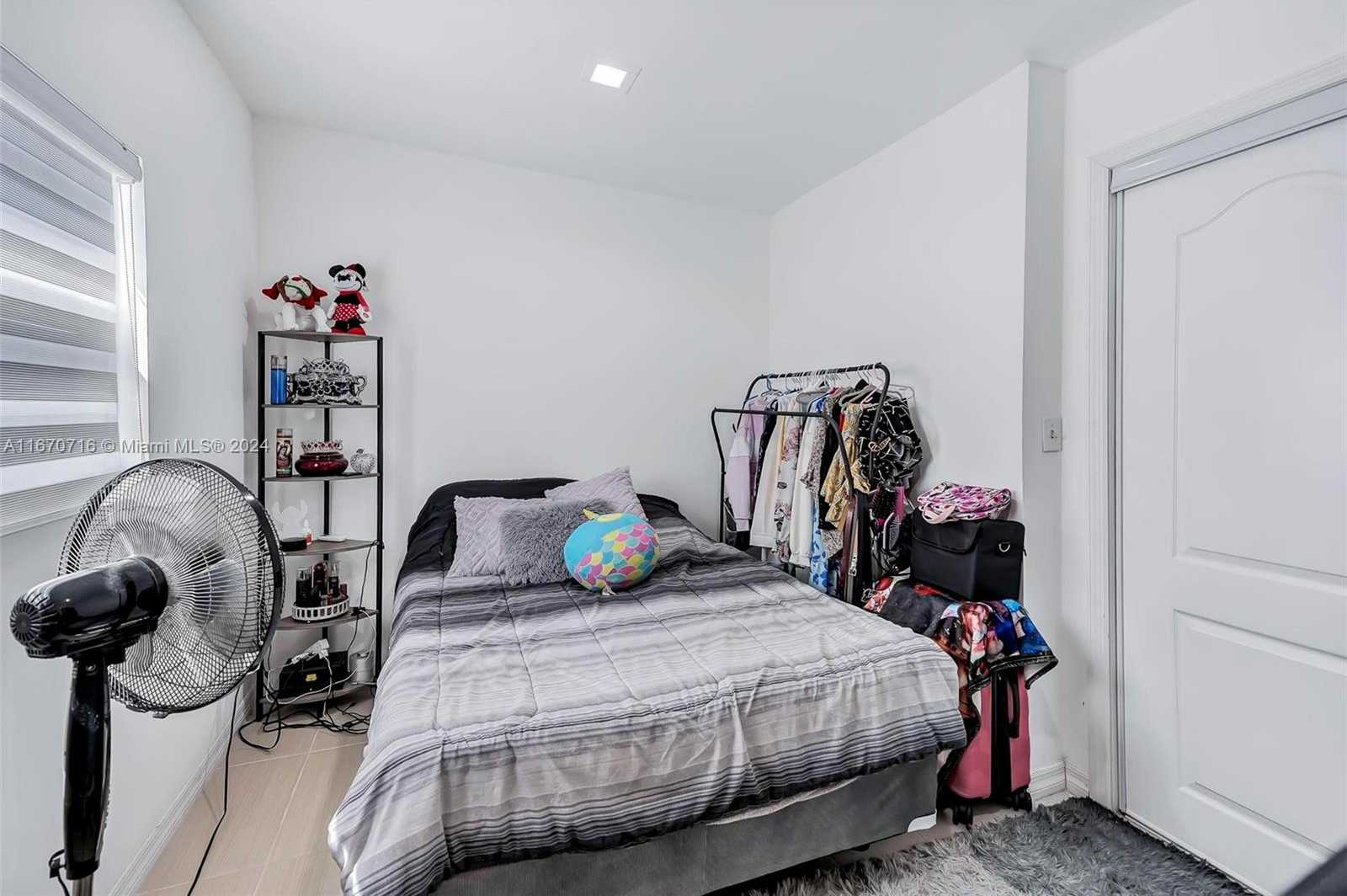 Small Image of 1369 BIARRITZ DR, Miami Beach Number 32