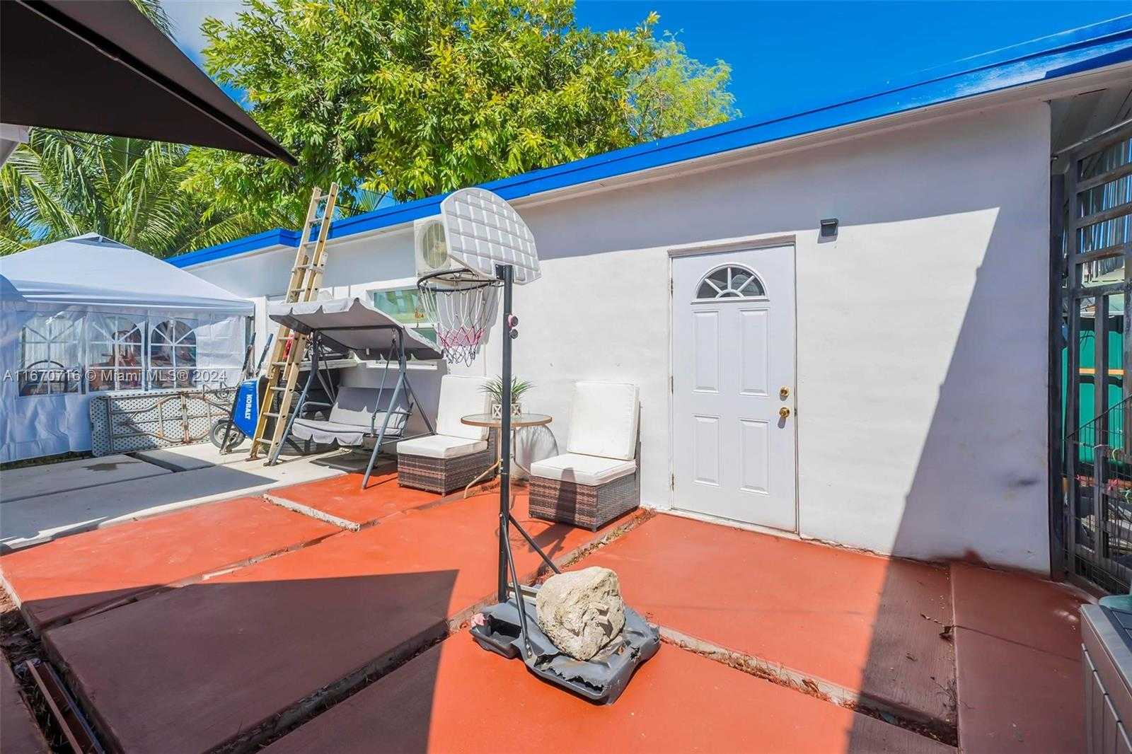 Small Image of 1369 BIARRITZ DR, Miami Beach Number 35