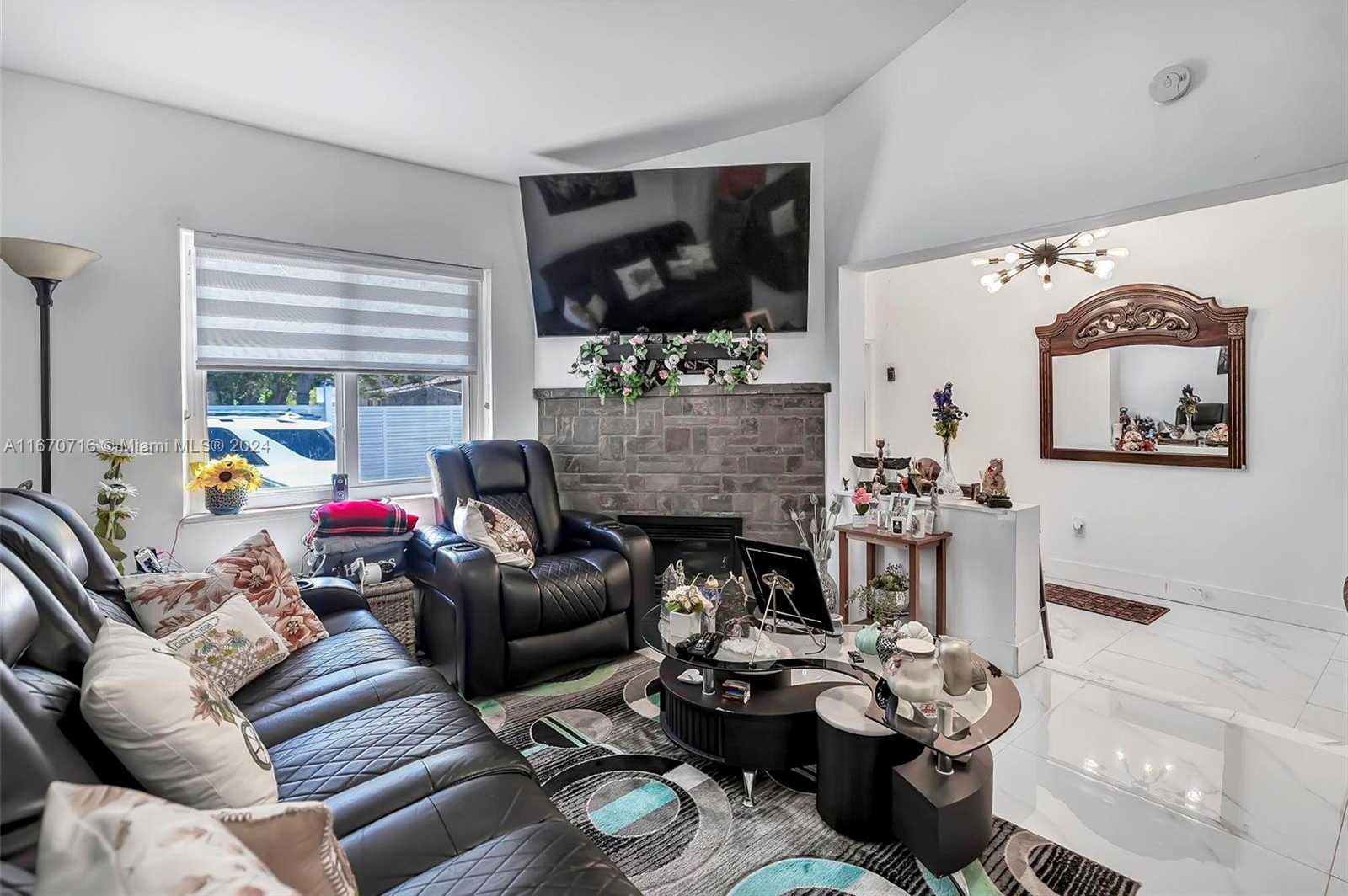 Small Image of 1369 BIARRITZ DR, Miami Beach Number 4