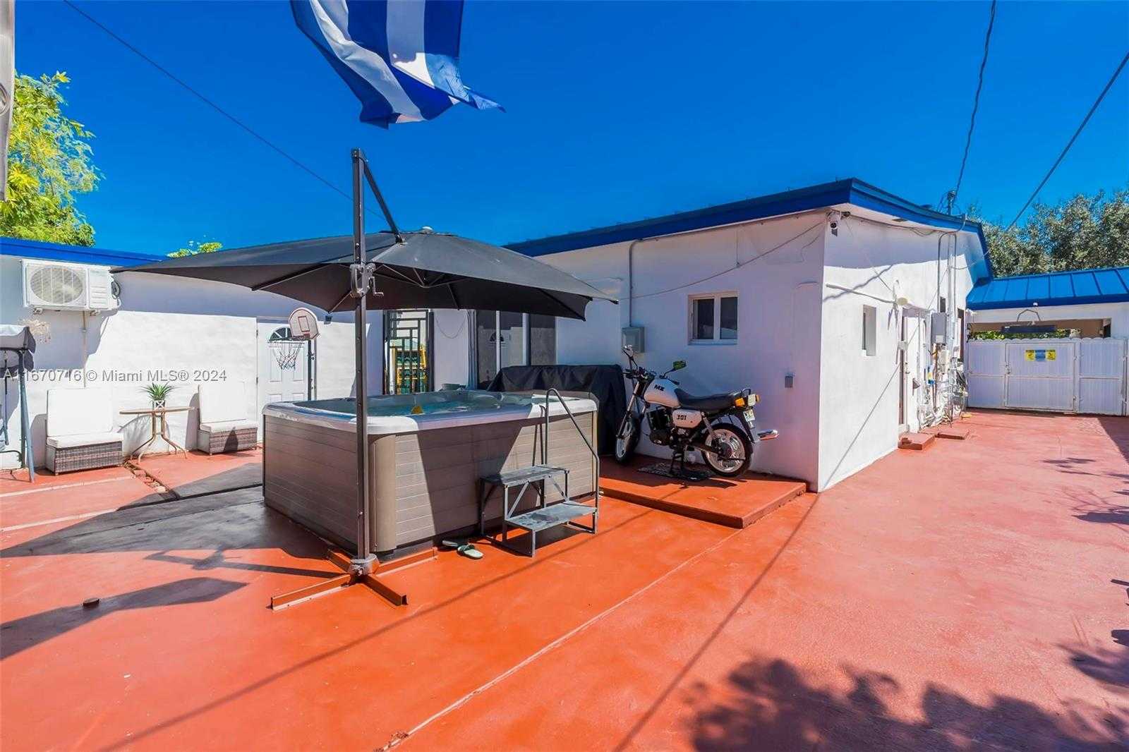 Small Image of 1369 BIARRITZ DR, Miami Beach Number 40