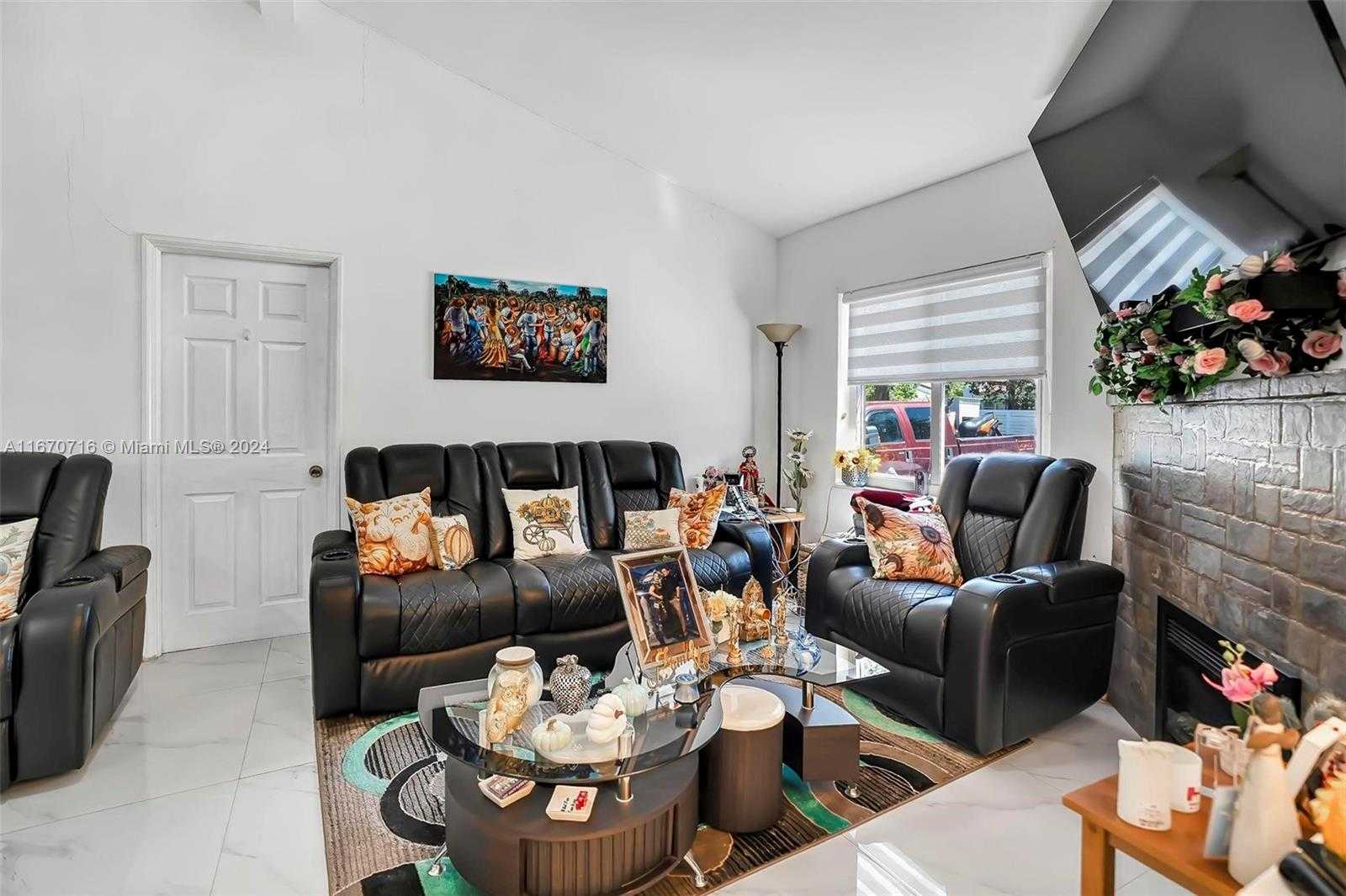 Small Image of 1369 BIARRITZ DR, Miami Beach Number 5