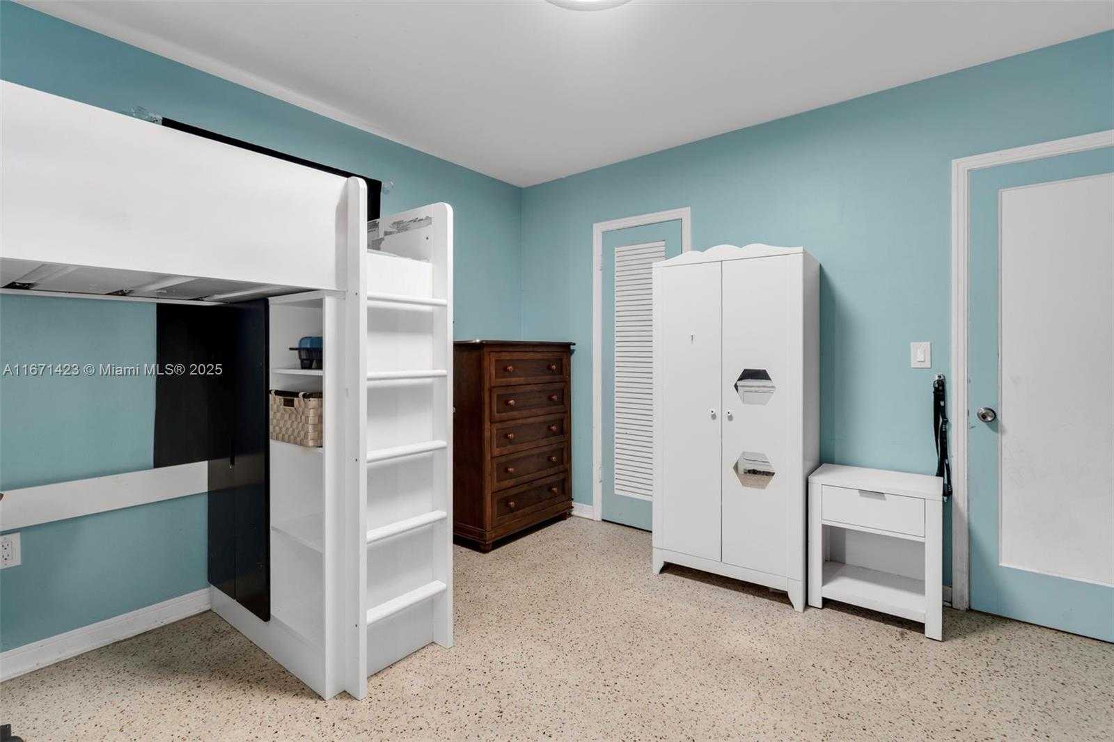 Small Image of 1070 NE 143rd St, North Miami, FL 33161, USA Number 10