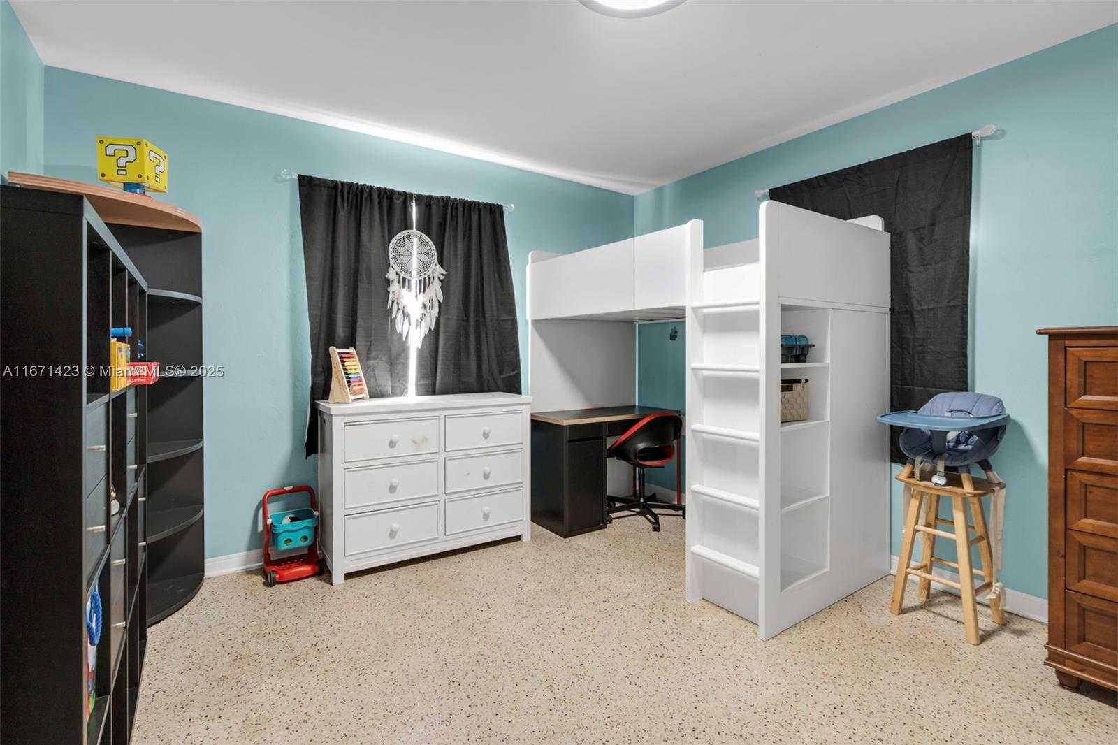 Small Image of 1070 NE 143rd St, North Miami, FL 33161, USA Number 11