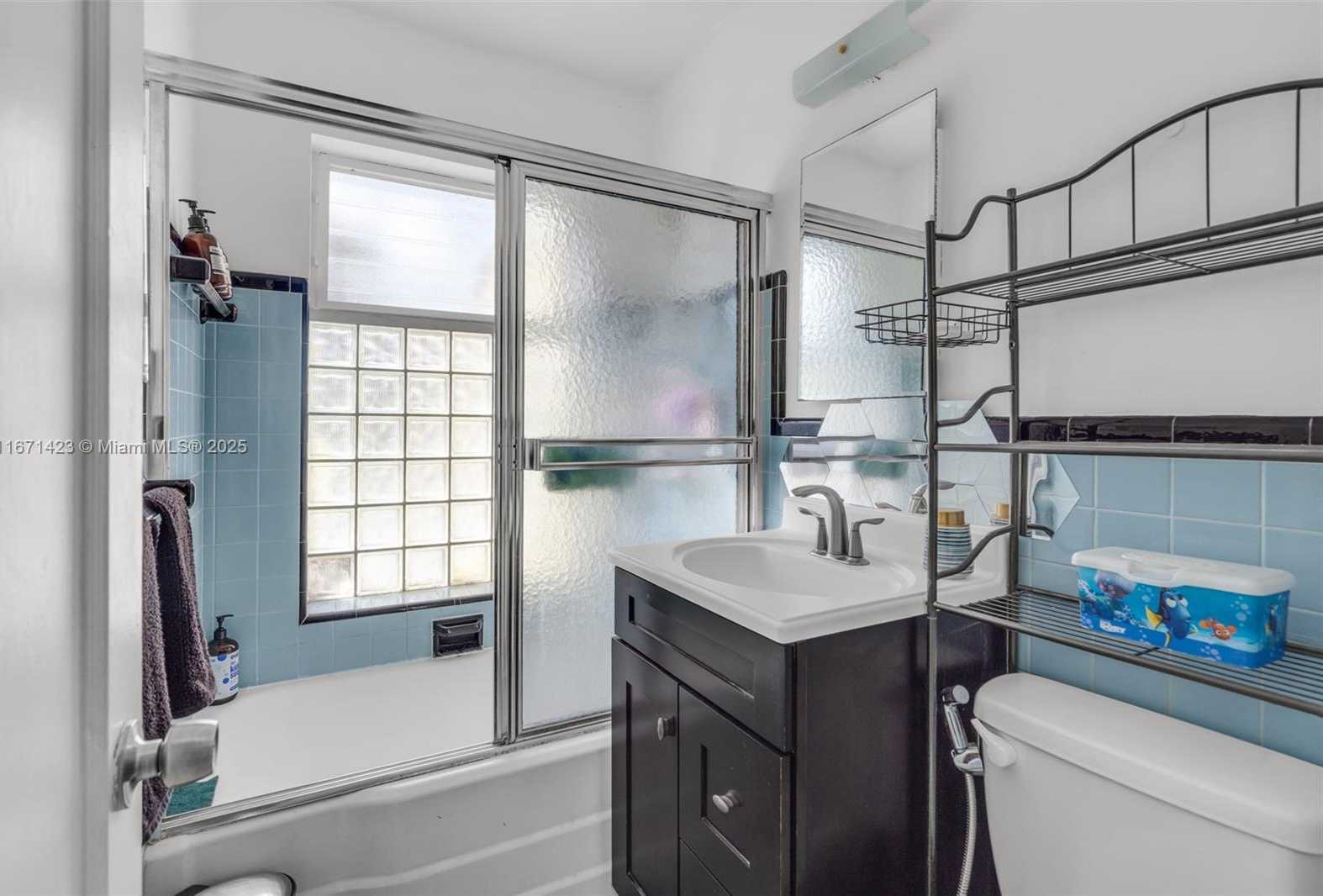 Small Image of 1070 NE 143rd St, North Miami, FL 33161, USA Number 12