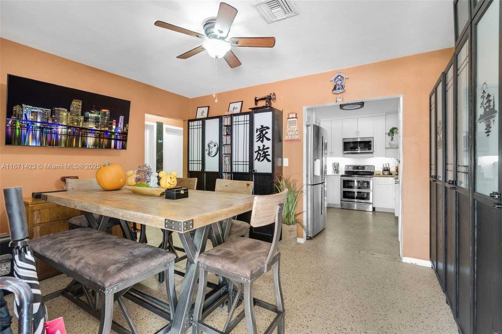 Small Image of 1070 NE 143rd St, North Miami, FL 33161, USA Number 18