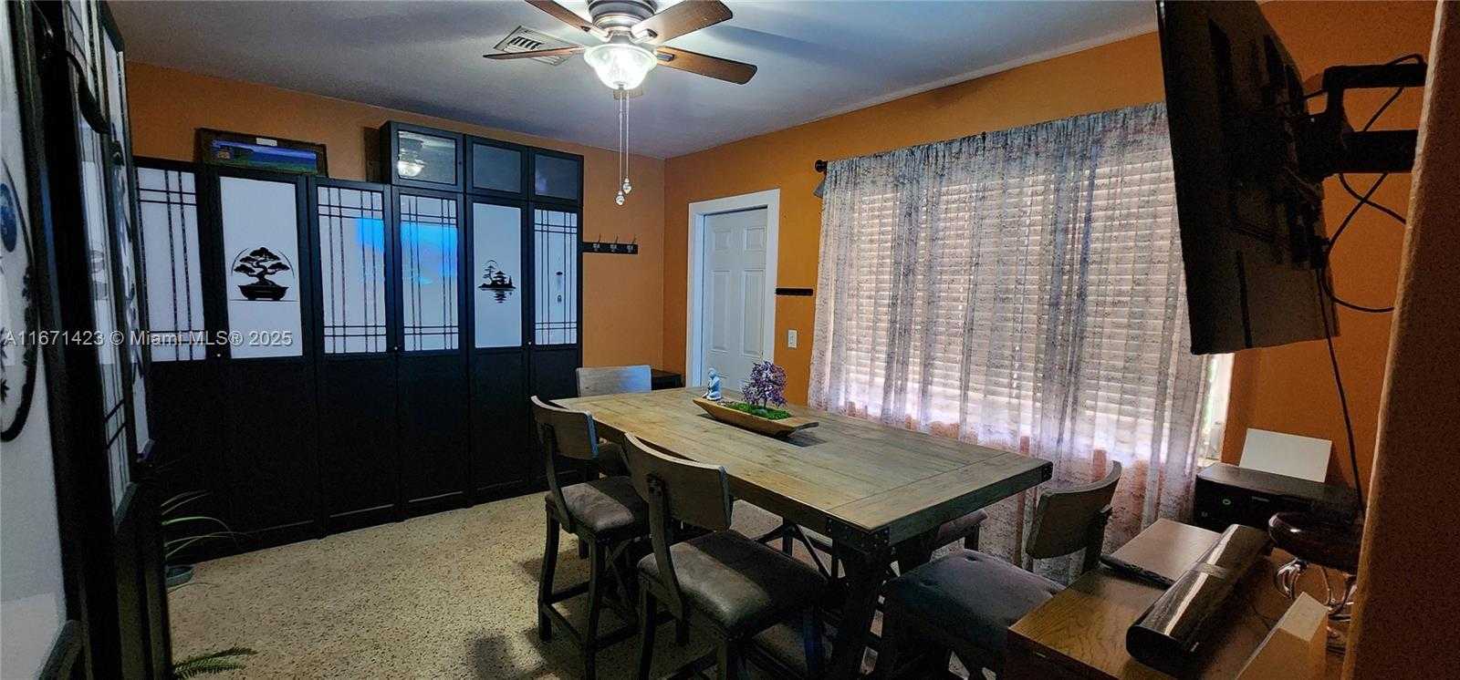Small Image of 1070 NE 143rd St, North Miami, FL 33161, USA Number 20