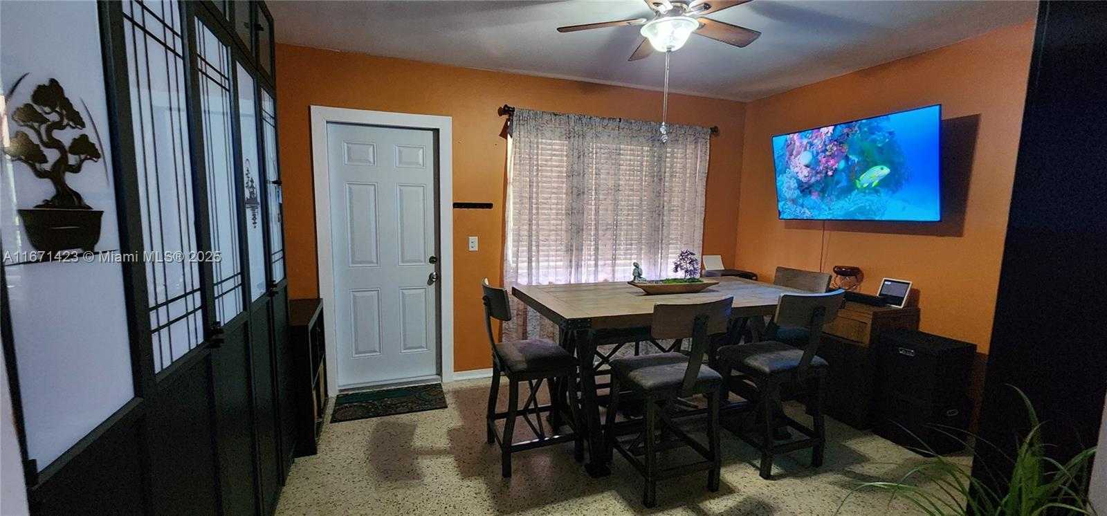 Small Image of 1070 NE 143rd St, North Miami, FL 33161, USA Number 21