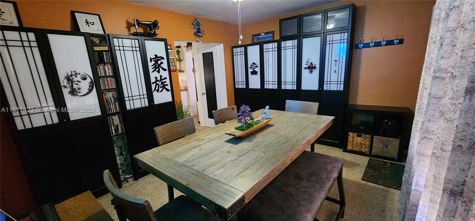 Small Image of 1070 NE 143rd St, North Miami, FL 33161, USA Number 22