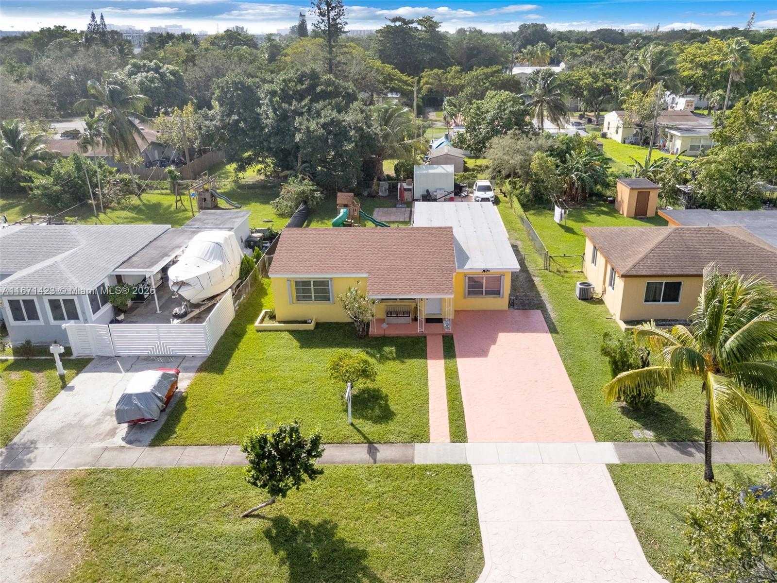 Small Image of 1070 NE 143rd St, North Miami, FL 33161, USA Number 28