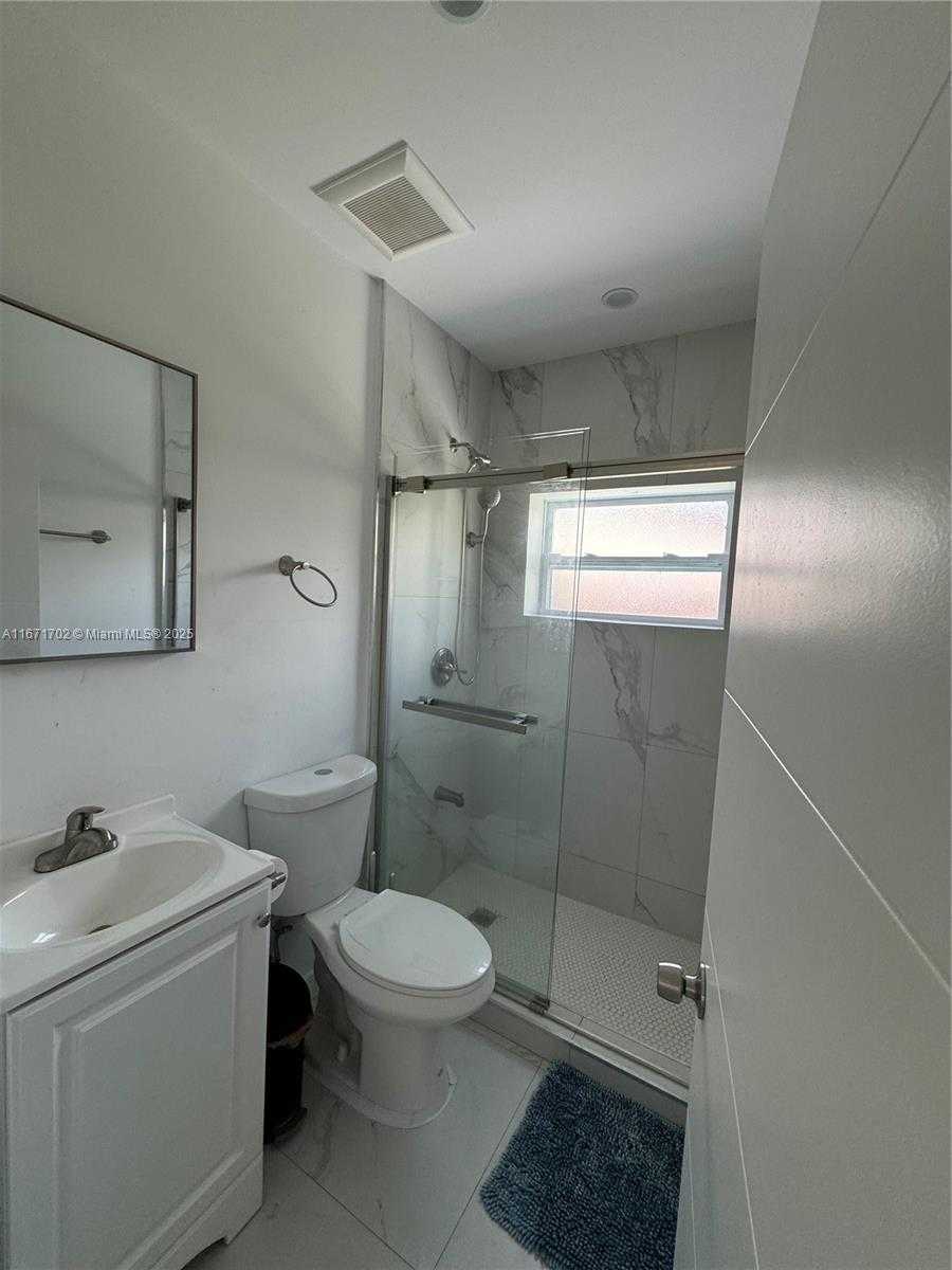Small Image of 1829 NORTH EAST 176TH ST, North Miami Beach Number 11