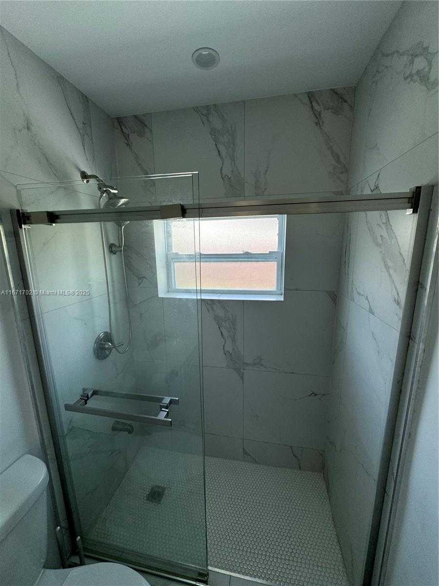 Small Image of 1829 NORTH EAST 176TH ST, North Miami Beach Number 12