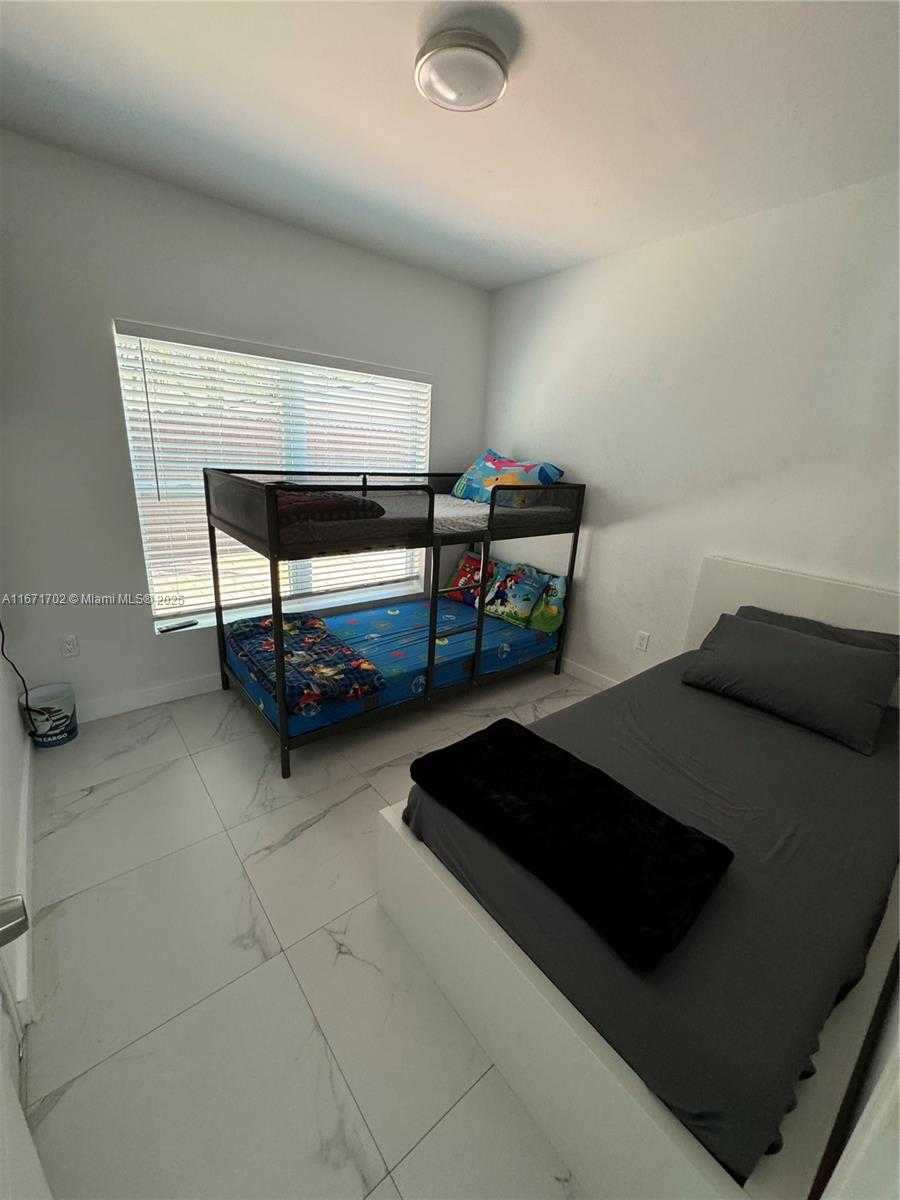 Small Image of 1829 NORTH EAST 176TH ST, North Miami Beach Number 13