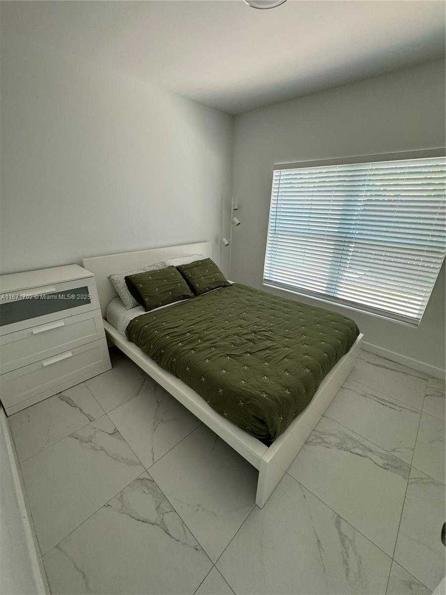 Small Image of 1829 NORTH EAST 176TH ST, North Miami Beach Number 14