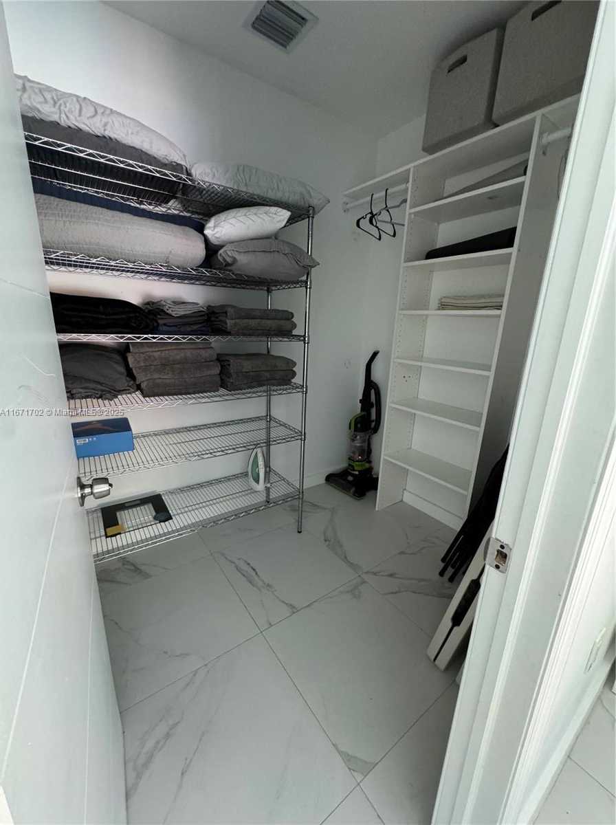 Small Image of 1829 NORTH EAST 176TH ST, North Miami Beach Number 16