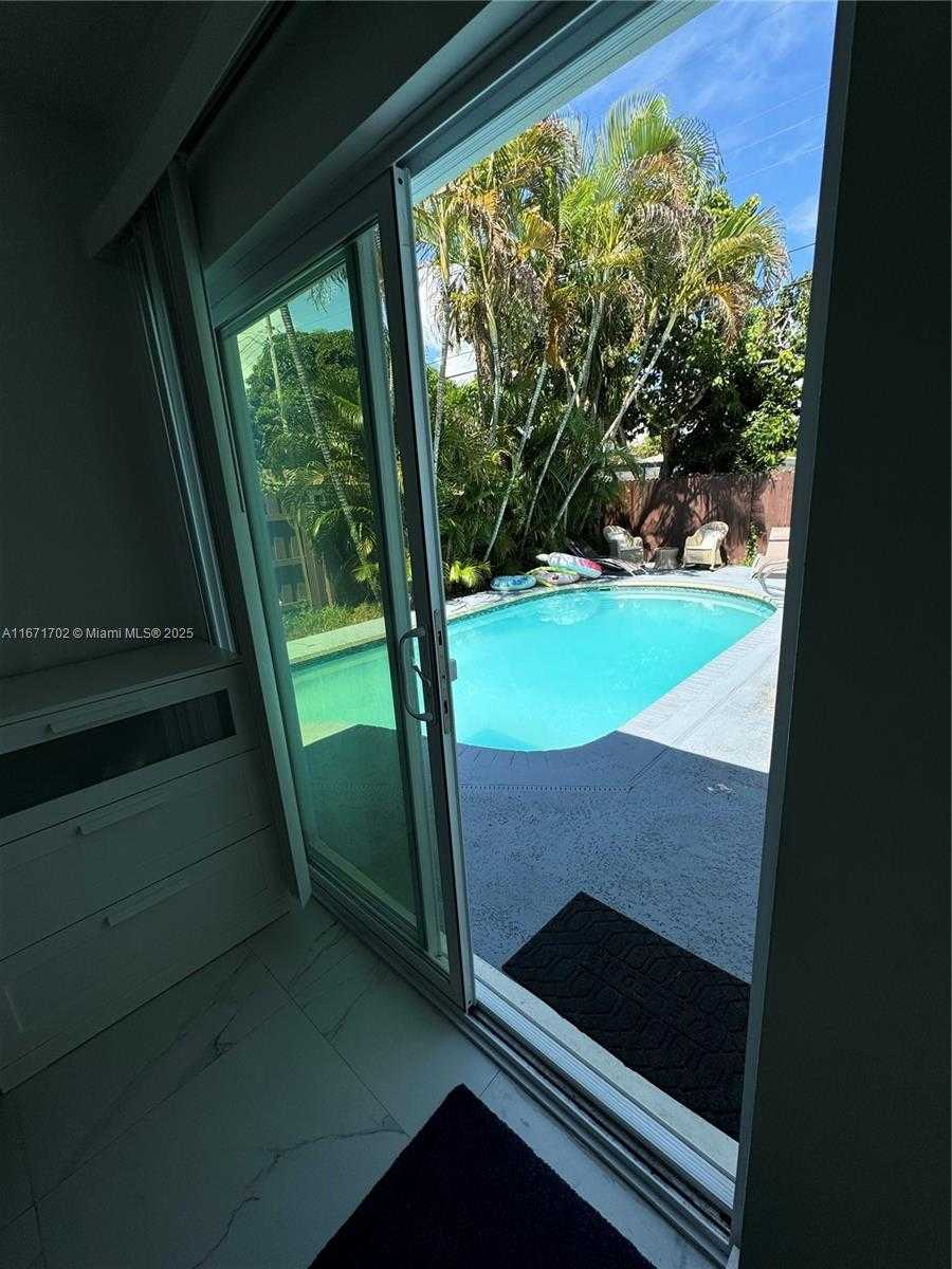 Small Image of 1829 NORTH EAST 176TH ST, North Miami Beach Number 17
