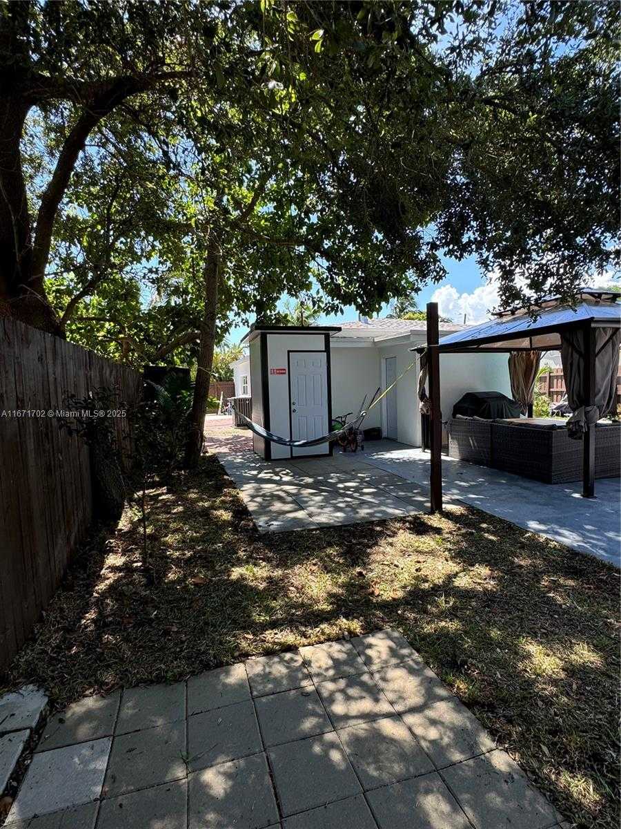 Small Image of 1829 NORTH EAST 176TH ST, North Miami Beach Number 19
