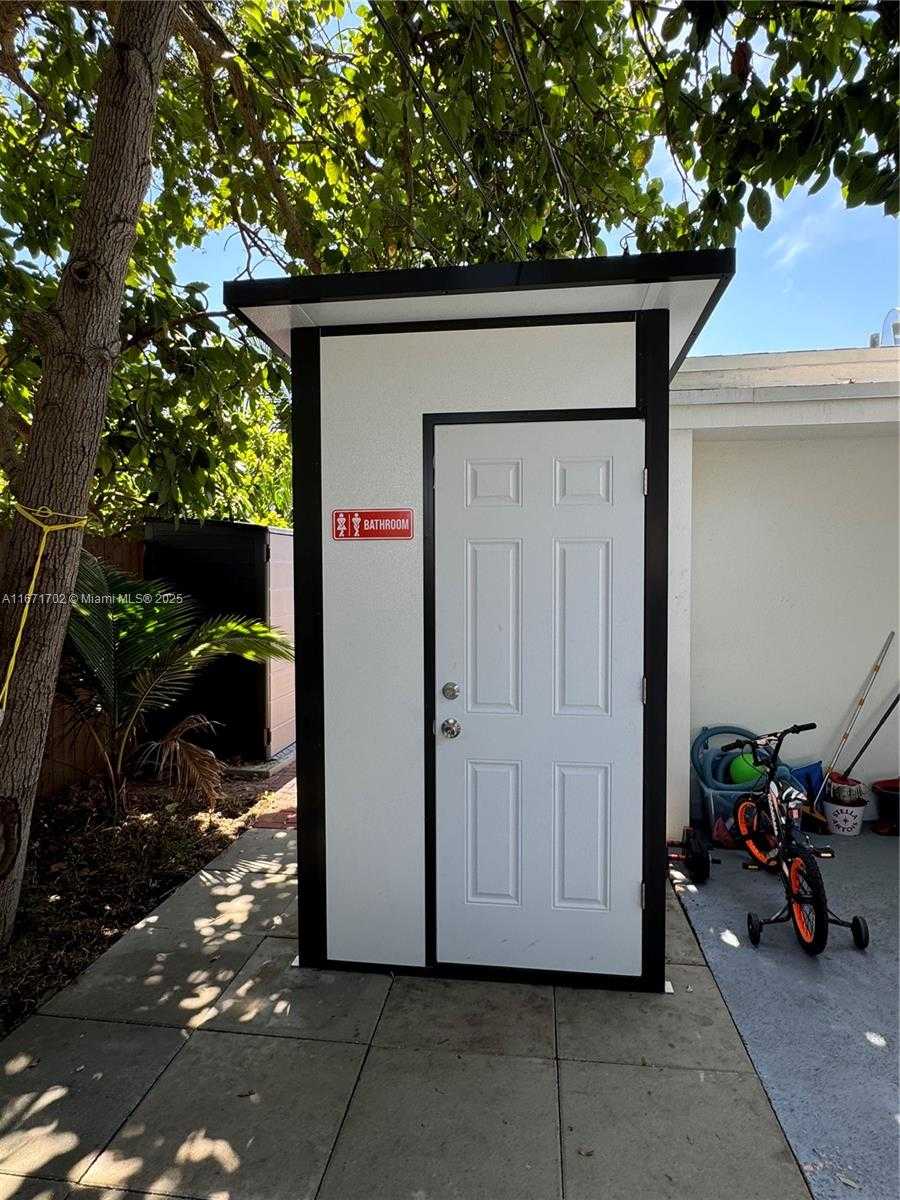 Small Image of 1829 NORTH EAST 176TH ST, North Miami Beach Number 20