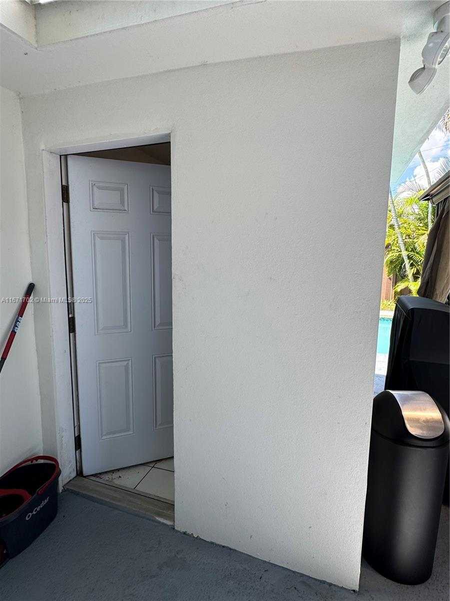 Small Image of 1829 NORTH EAST 176TH ST, North Miami Beach Number 22
