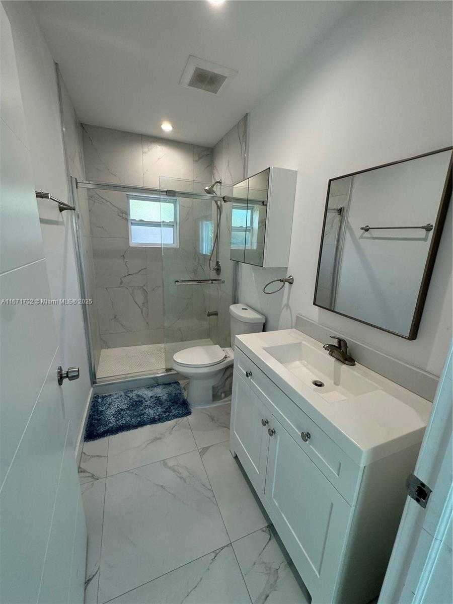 Small Image of 1829 NORTH EAST 176TH ST, North Miami Beach Number 24