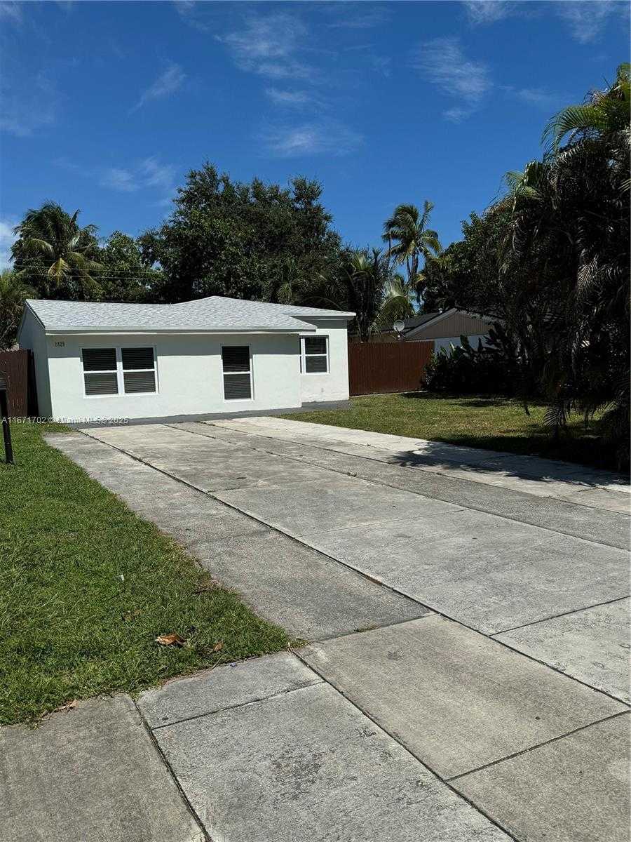 Small Image of 1829 NORTH EAST 176TH ST, North Miami Beach Number 3