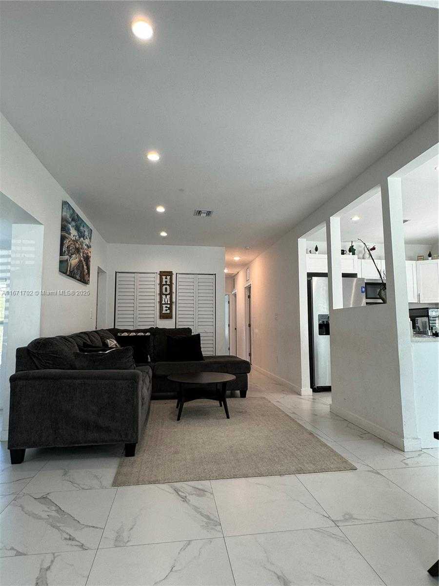 Small Image of 1829 NORTH EAST 176TH ST, North Miami Beach Number 4