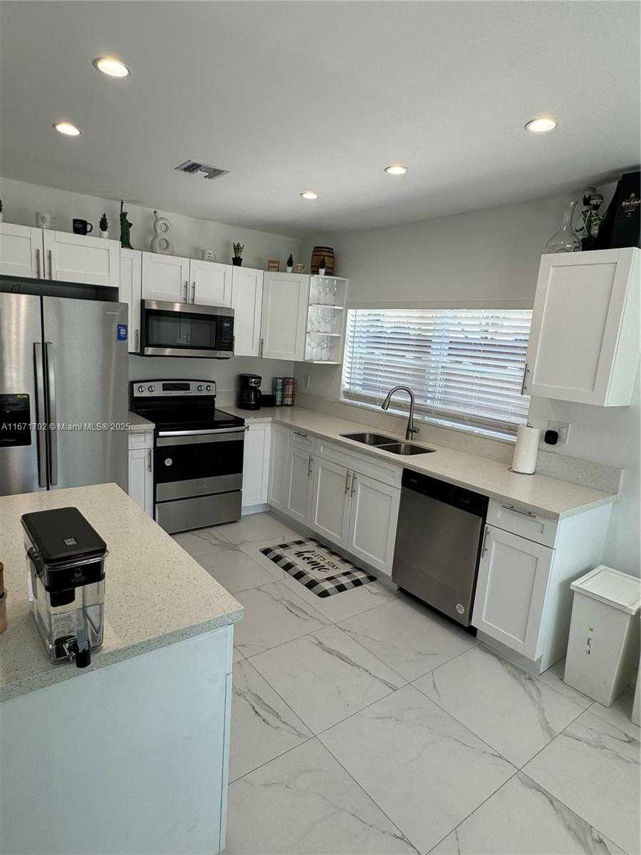 Small Image of 1829 NORTH EAST 176TH ST, North Miami Beach Number 6
