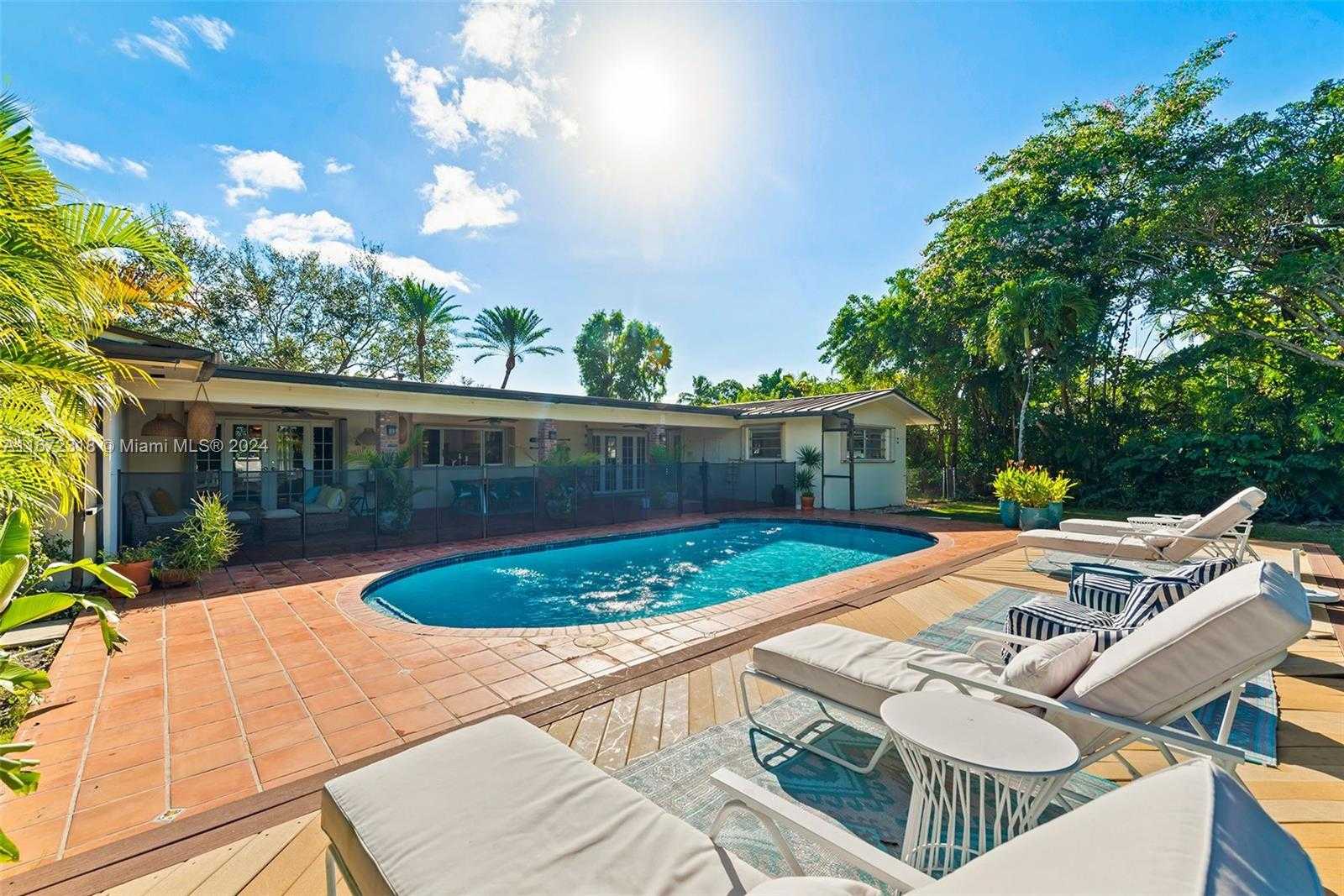 Small Image of 11420 SOUTH WEST 80TH RD, Pinecrest Number 15