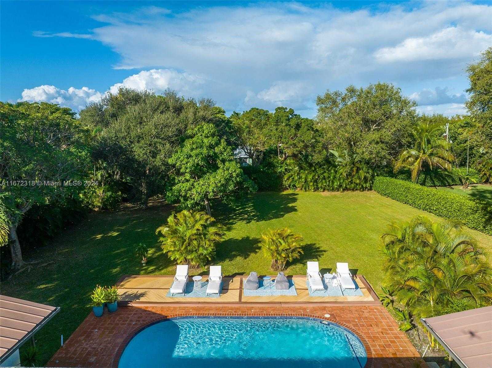 Small Image of 11420 SOUTH WEST 80TH RD, Pinecrest Number 2