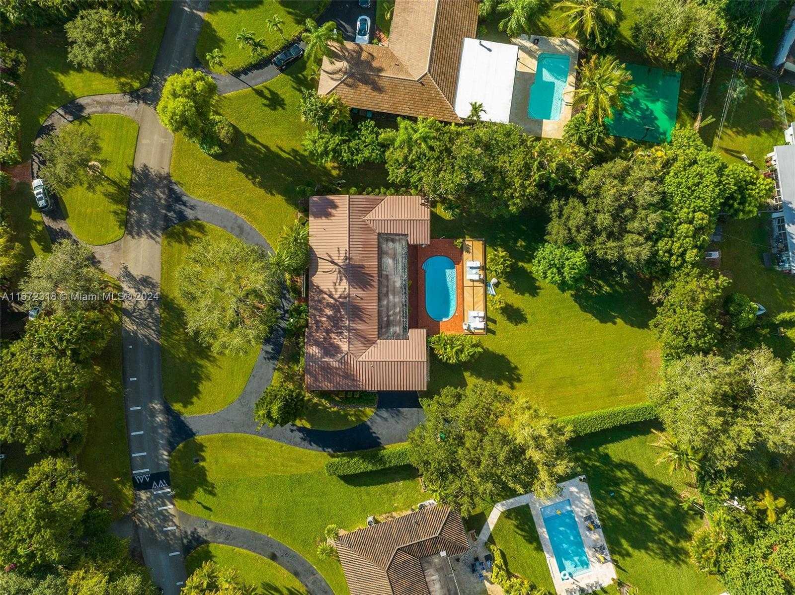 Small Image of 11420 SOUTH WEST 80TH RD, Pinecrest Number 49